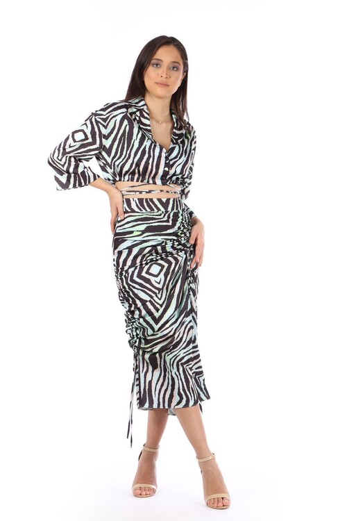 MODATALİKAnın Zebra Desenli Kadın İkili Takımı ile şıklığınızı bir üst seviyeye taşıyın.