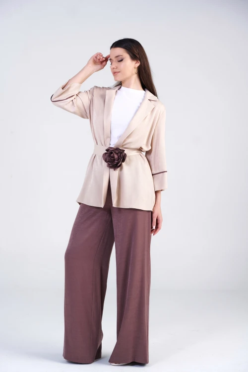 Trend Kadın Modern Tasarımı Ve Rahatlığıyla Tarzınıza Sofistike Bir Dokunuş Katıyor.