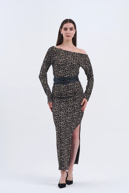 Şıklığın yeni tanımı Etek Bluz İkili Takım Koleksiyonumuzla Tarzınıza Güç Katın!