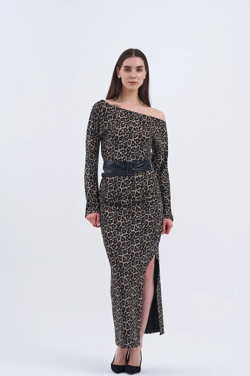 Şıklığın yeni tanımı Etek Bluz İkili Takım Koleksiyonumuzla Tarzınıza Güç Katın!