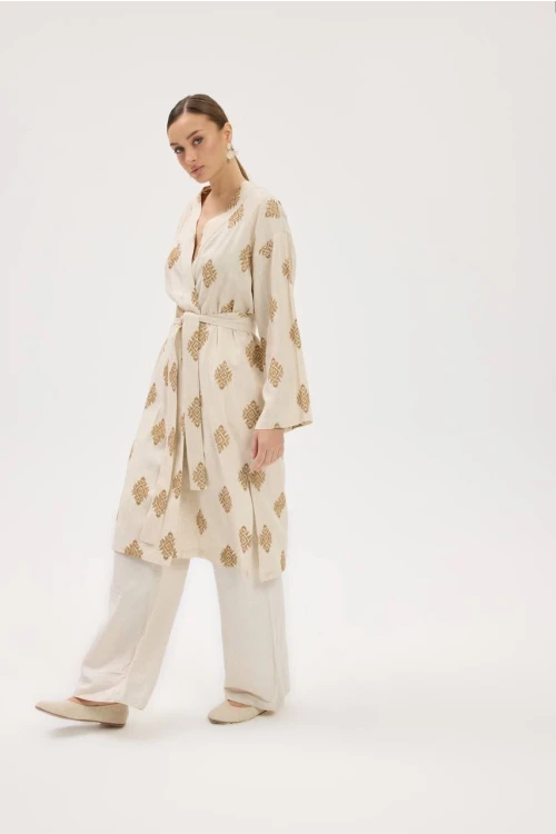Şıklık Ve Konforun Mükemmel Uyumu: Krem İşlemeli Kimono İle Tarzınızı Baştan Yaratın!