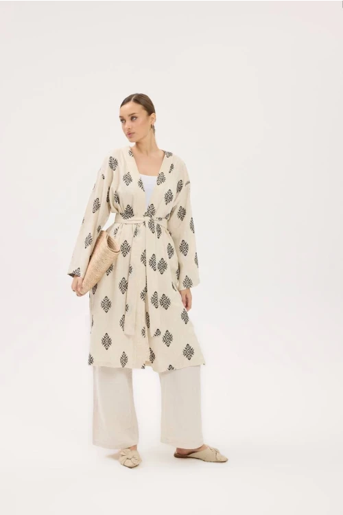Şıklık Ve Konforun Mükemmel Uyumu: Krem İşlemeli Kimono İle Tarzınızı Baştan Yaratın!