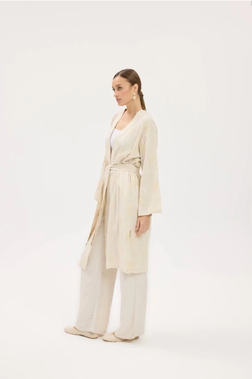 Şıklık Ve Konforun Mükemmel Uyumu: Krem İşlemeli Kimono İle Tarzınızı Baştan Yaratın!