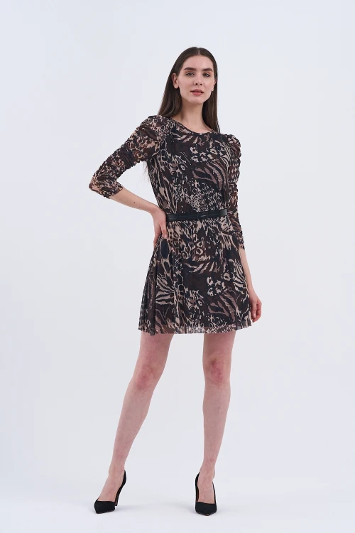 Trend Kadın Cesur ve Zarif Tül Desenli Kısa Elbiseyle Kendinizi Yansıtın!