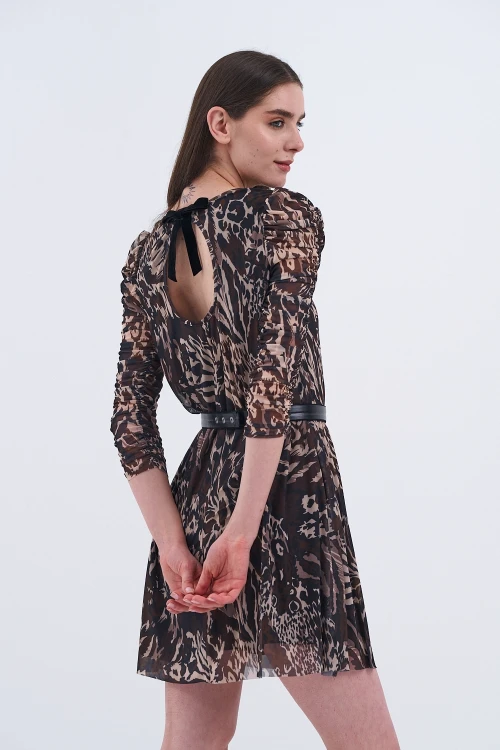 Trend Kadın Cesur ve Zarif Tül Desenli Kısa Elbiseyle Kendinizi Yansıtın!