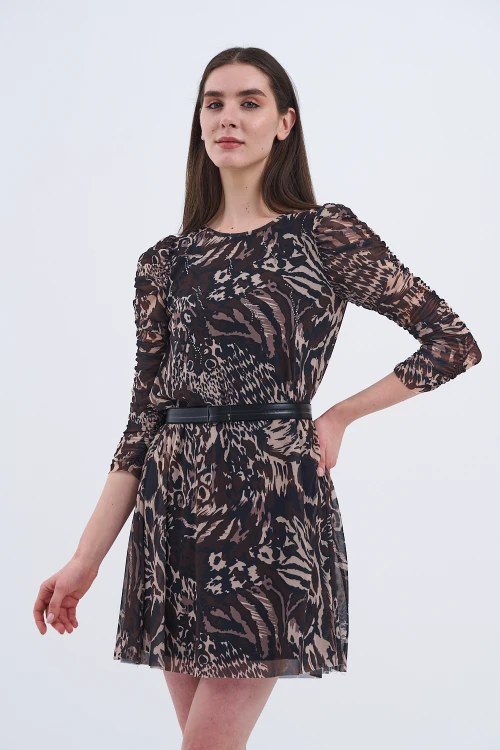 Trend Kadın Cesur ve Zarif Tül Desenli Kısa Elbiseyle Kendinizi Yansıtın!
