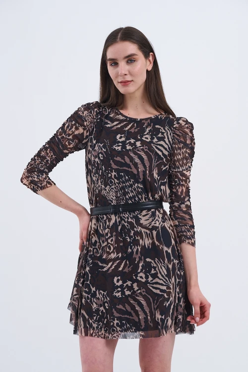 Trend Kadın Cesur ve Zarif Tül Desenli Kısa Elbiseyle Kendinizi Yansıtın!