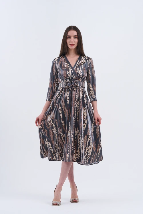 Trend Kadın Şıklığın ve Zarafetin Buluştuğu Midi Boy Elbisemiz