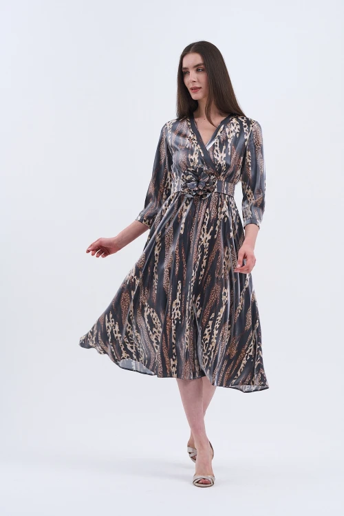 Trend Kadın Şıklığın ve Zarafetin Buluştuğu Midi Boy Elbisemiz