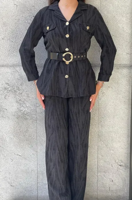 Trend Kadın Siyah Kendinden Desenli Kemerli ve Altın Düğmeli Pantolonlu İkili Takım